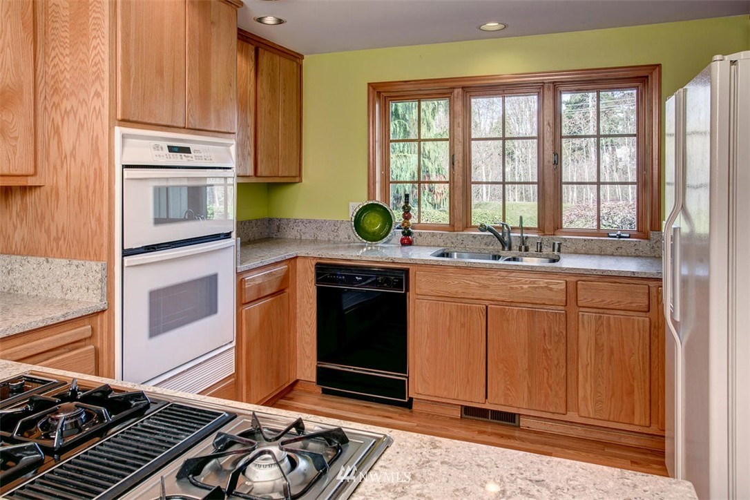 3024 185th Place Southeast Bothell, WA 98012 - Photo 6 of 20 Gallery Image 6
