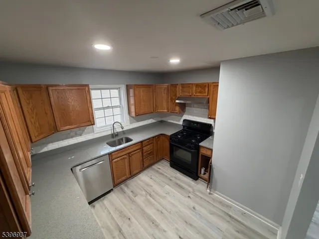 $2,700 | 329 Fair Street, Paterson, NJ 07501