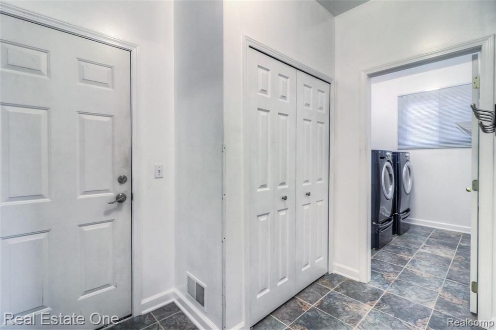 2703 Oak View Court Rochester Hills, MI 48307 - Photo 20 of 53