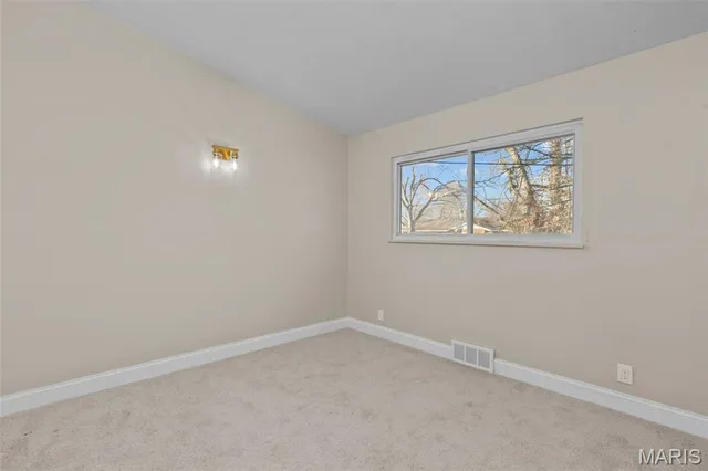 $185,000 | 2345 Hummingbird Drive, Florissant, MO 63033