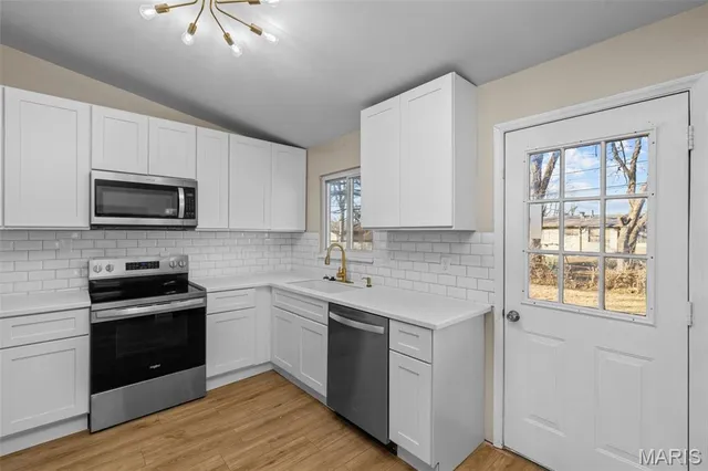 $185,000 | 2345 Hummingbird Drive, Florissant, MO 63033