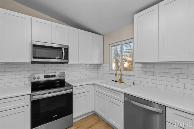 $185,000 | 2345 Hummingbird Drive, Florissant, MO 63033