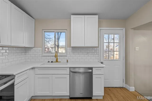 $185,000 | 2345 Hummingbird Drive, Florissant, MO 63033