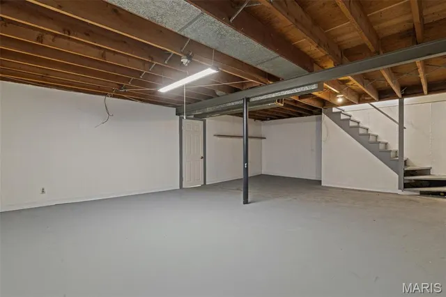 $185,000 | 2345 Hummingbird Drive, Florissant, MO 63033