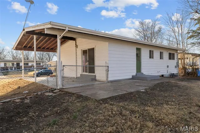 $185,000 | 2345 Hummingbird Drive, Florissant, MO 63033