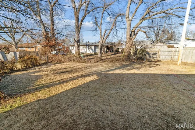 $185,000 | 2345 Hummingbird Drive, Florissant, MO 63033