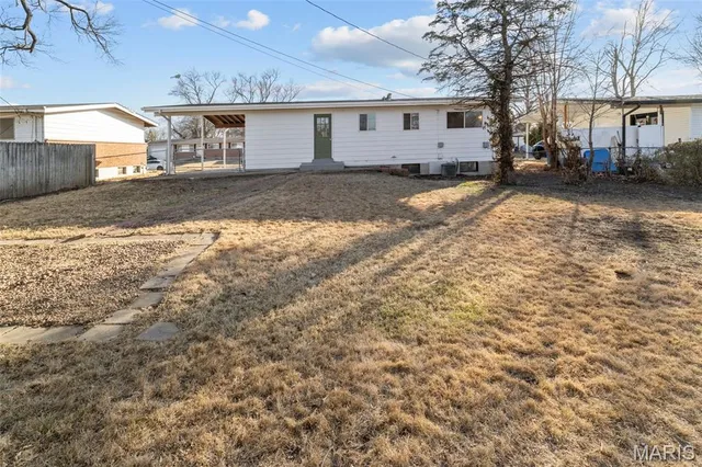 $185,000 | 2345 Hummingbird Drive, Florissant, MO 63033