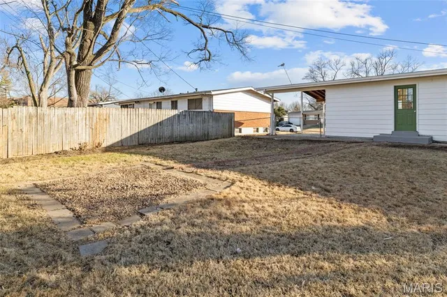 $185,000 | 2345 Hummingbird Drive, Florissant, MO 63033