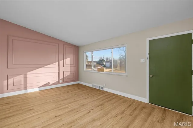 $185,000 | 2345 Hummingbird Drive, Florissant, MO 63033