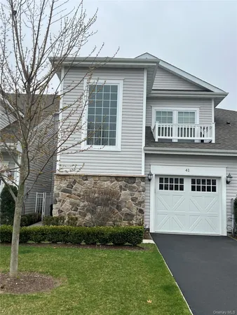 $515,000 | 41 Greentree Court, Shirley, NY 11967