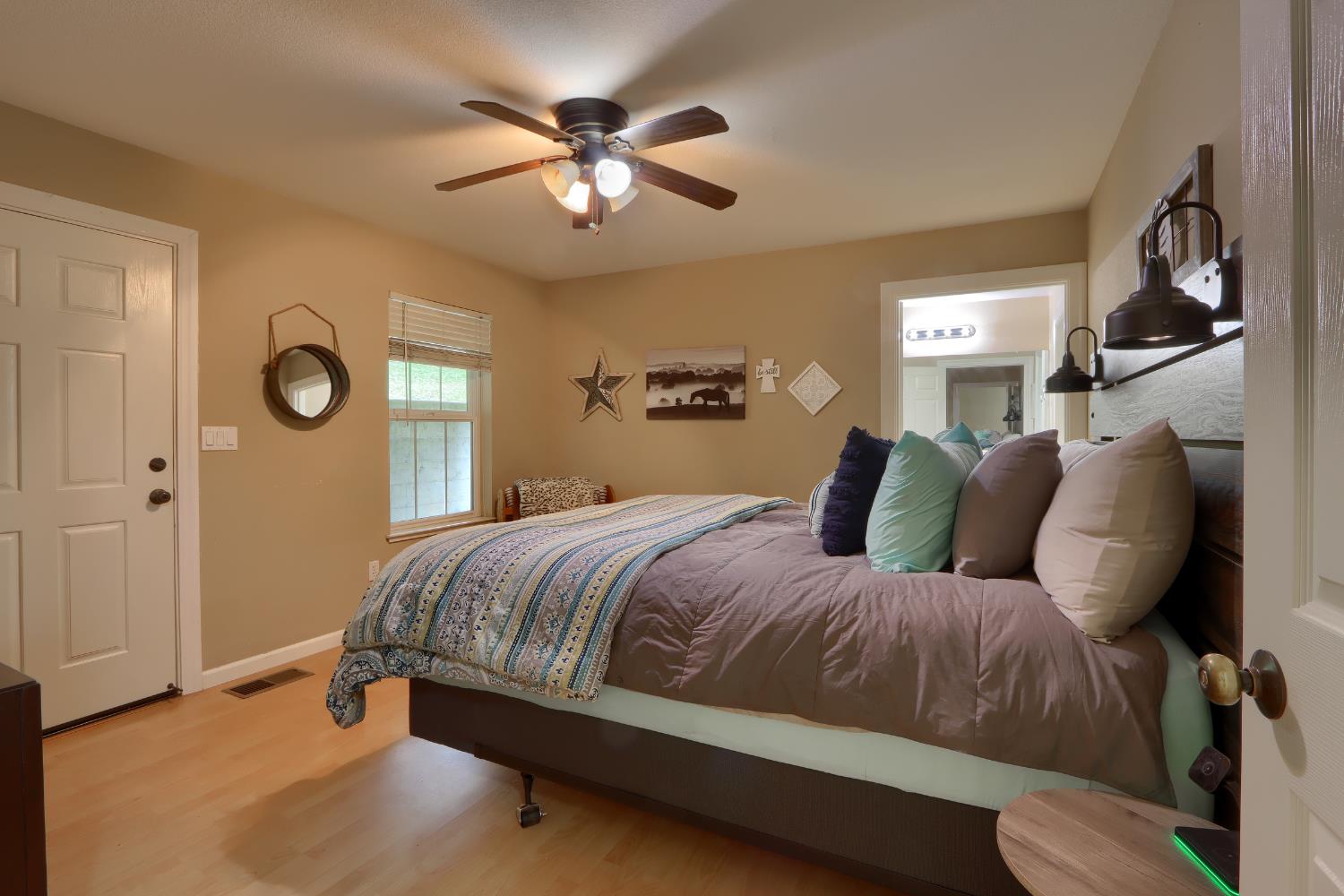 4986 7th Street Mariposa, CA 95338 - Photo 19 of 64 Large Primary w/On-suite