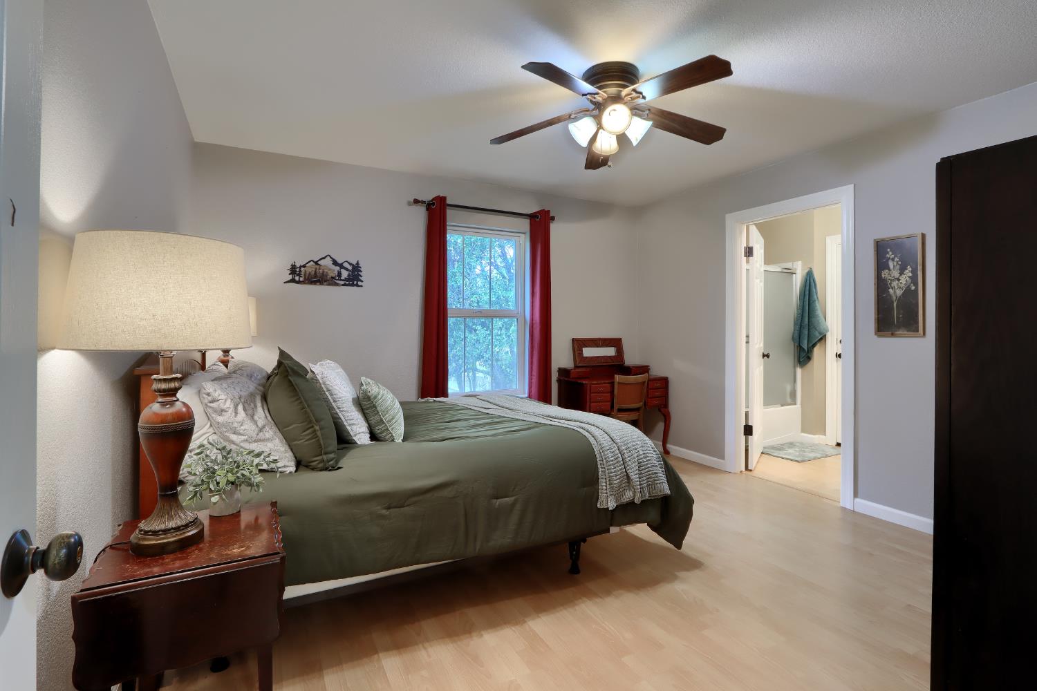 4986 7th Street Mariposa, CA 95338 - Photo 25 of 64 2nd Primary Bedroom w/On-Suite.