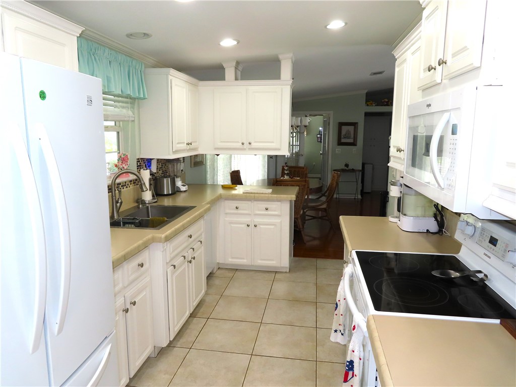 7661 Niantic Avenue, Unit T2 Sebastian, FL 32976 - Photo 10 of 28