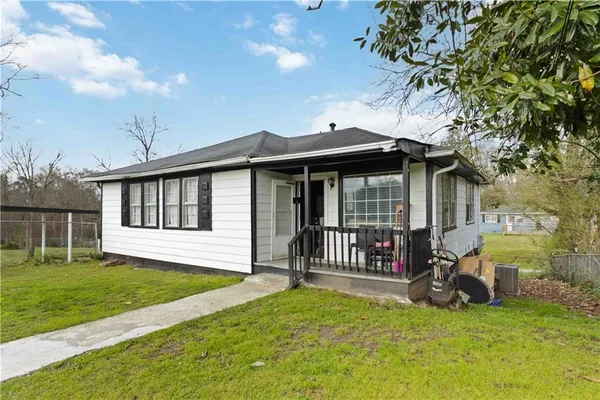 a view of house with a yard