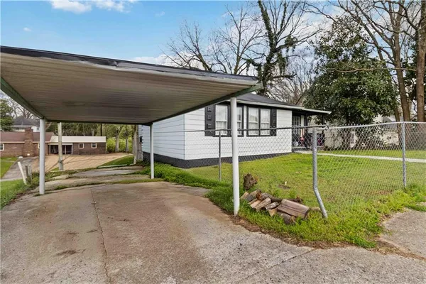 a view of a house with backyard and porch
