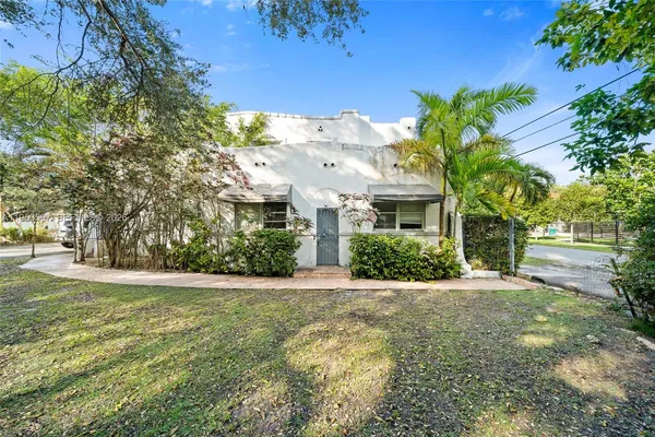 $1,500 | 3262 Elizabeth Street, Unit ST, Miami, FL 33133