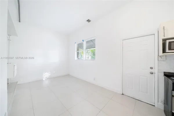 $1,500 | 3262 Elizabeth Street, Unit ST, Miami, FL 33133