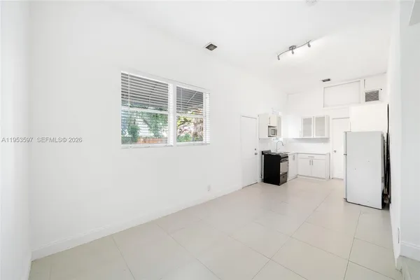 $1,500 | 3262 Elizabeth Street, Unit ST, Miami, FL 33133