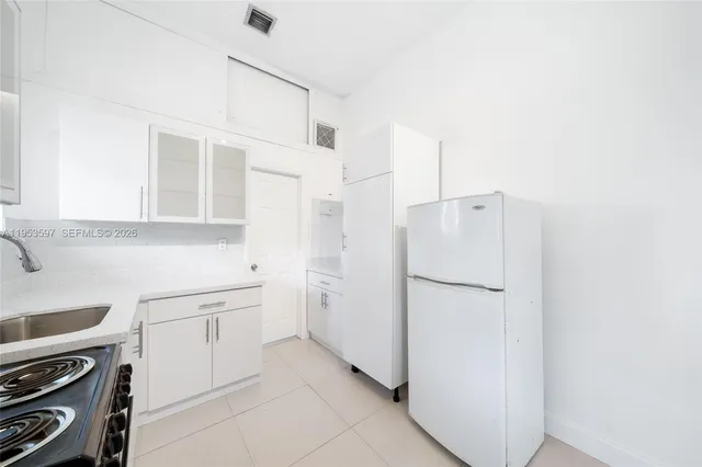 $1,800 | 3262 Elizabeth Street, Unit ST, Miami, FL 33133