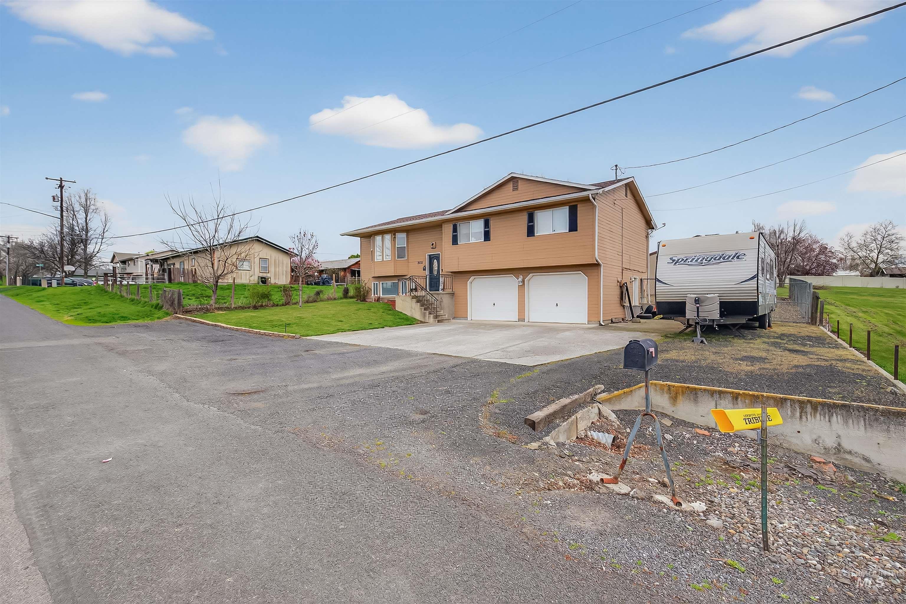 3725 11th Street Lewiston, ID 83501 - Photo 2 of 46 Bi-level home with an attached garage, concrete driveway, a front lawn, and a residential view