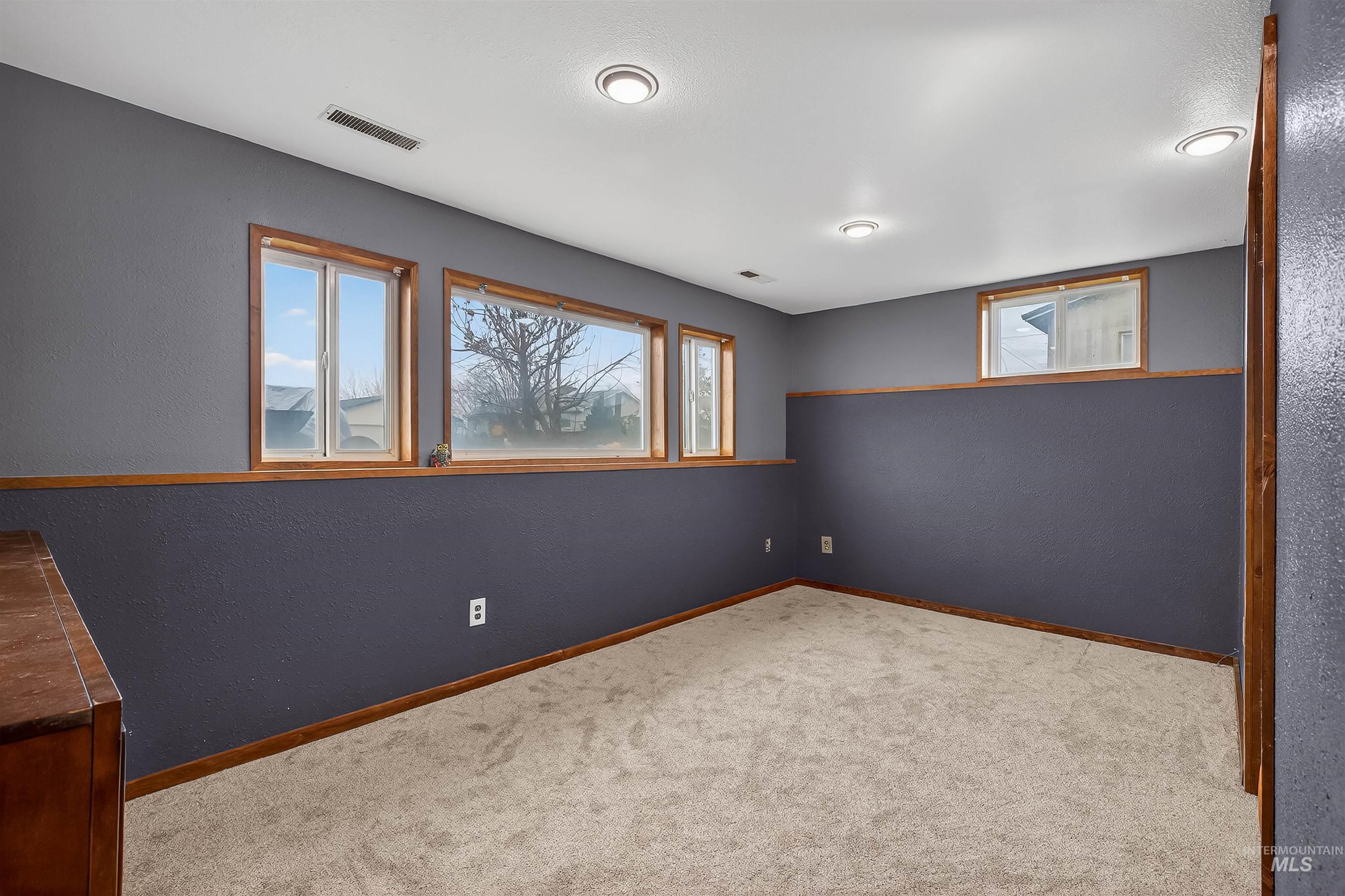 3725 11th Street Lewiston, ID 83501 - Photo 33 of 46 Spare room with a textured wall and carpet flooring
