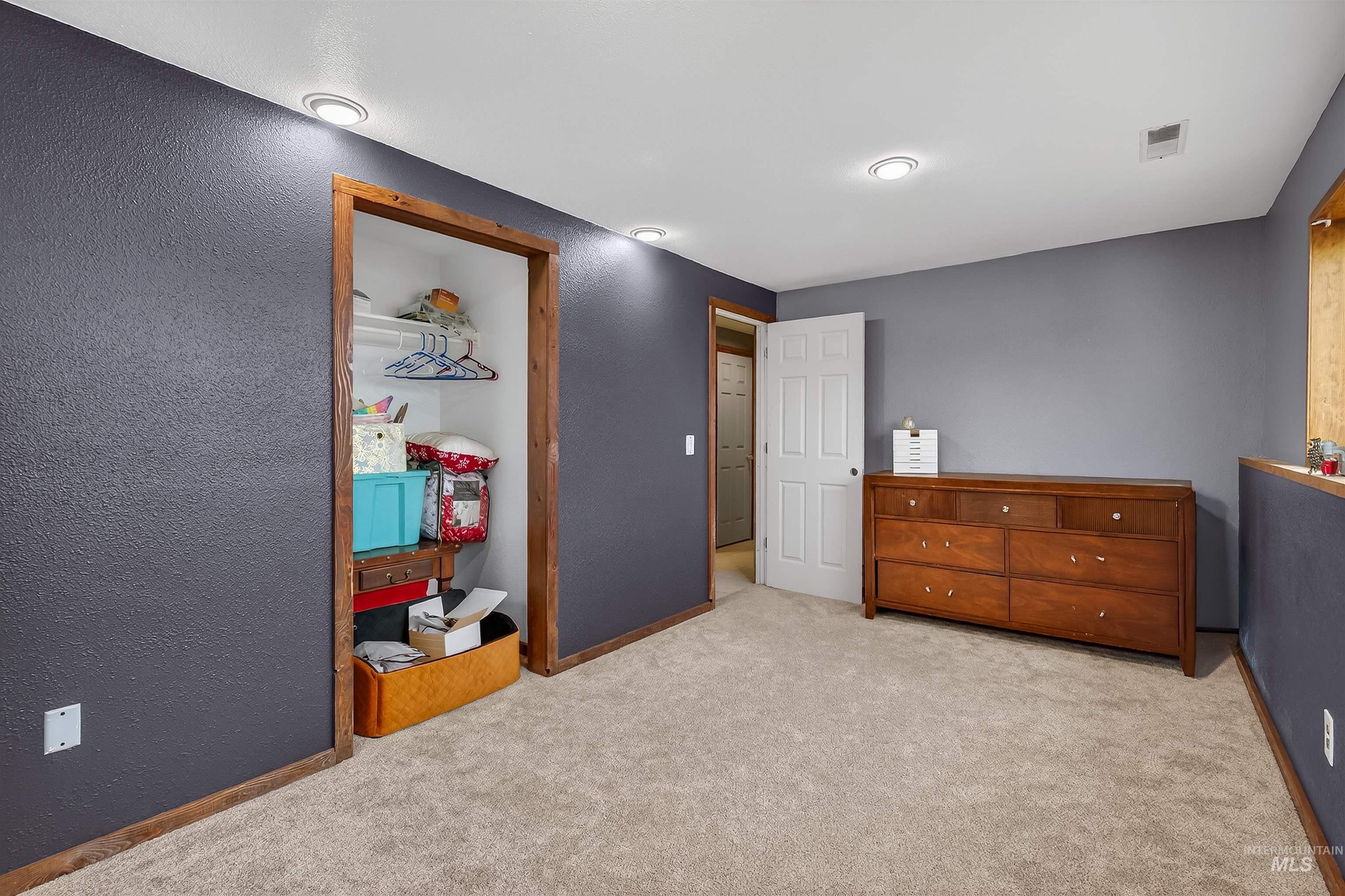 3725 11th Street Lewiston, ID 83501 - Photo 34 of 46 Bedroom featuring a textured wall, light colored carpet, and a closet