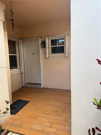 a view of a livingroom with an empty space