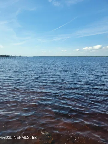 a view of empty room with an empty space