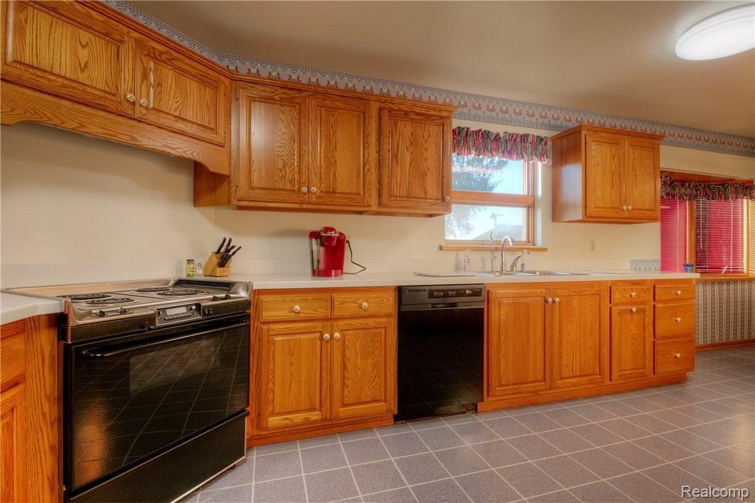 7240 Washburn Road Goodrich, MI 48438 - Photo 10 of 53 930A6402_3_4.jpg