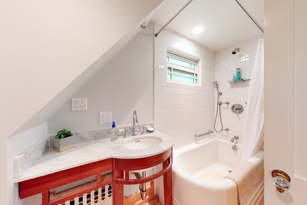 7 Hillcrest Road Beverly, MA 01915 - Photo 18 of 23 Gallery Image 18