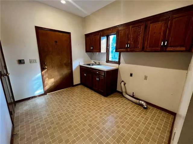 $859,000 | 3905 West 101st Terrace, Overland Park, KS 66207