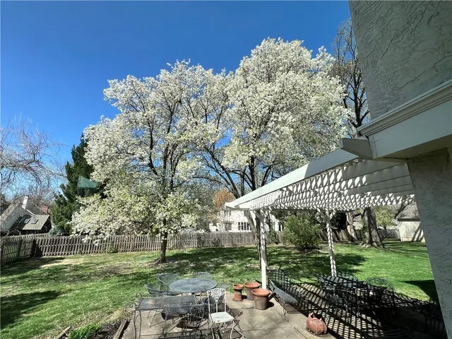 $859,000 | 3905 West 101st Terrace, Overland Park, KS 66207