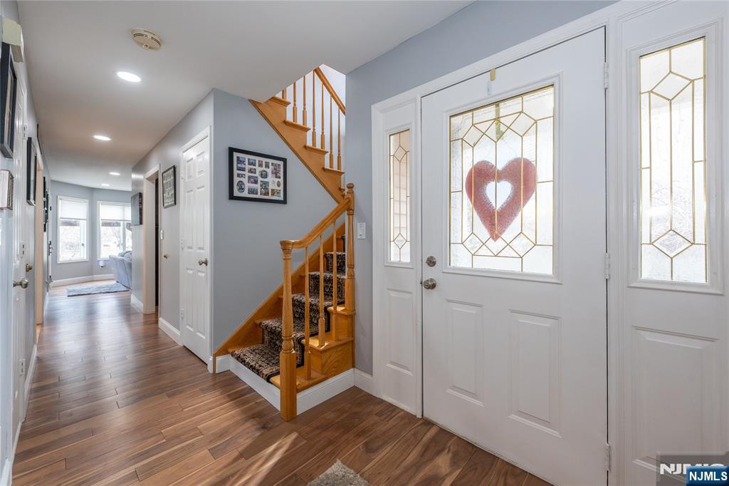 35 Turnberry Road Little Falls, NJ 07424 - Photo 3 of 41