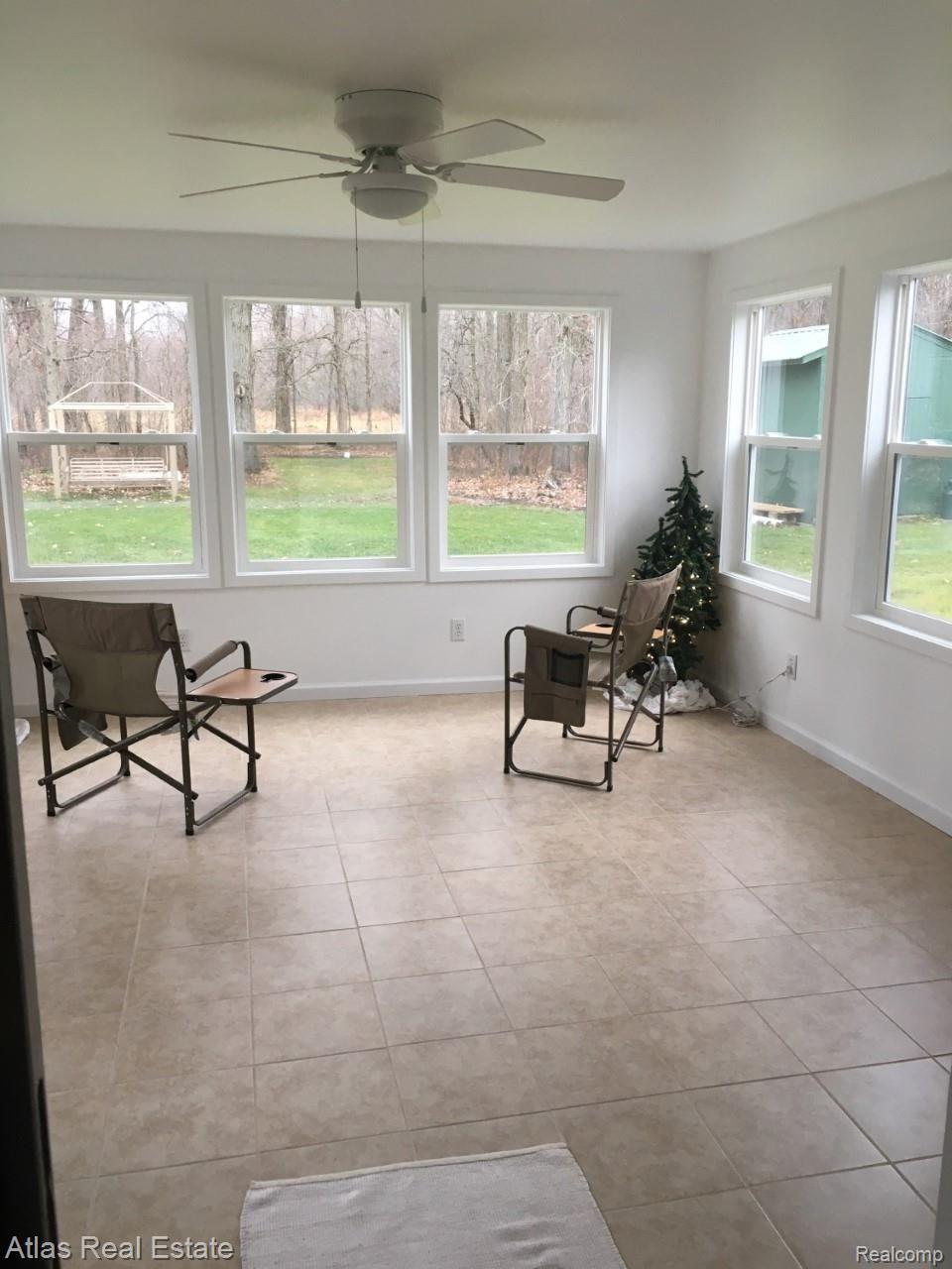 9386 Washburn Road Goodrich, MI 48438 - Photo 33 of 35 3 season room.jpg