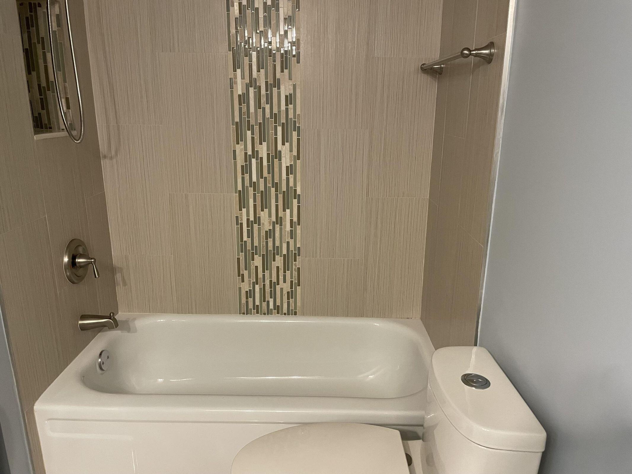 5074 Minto Road Boynton Beach, FL 33472 - Photo 13 of 21 Hall bath 2