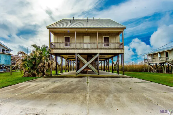 $439,000 | 3365 Bayou Dularge Road, Theriot, LA 70397