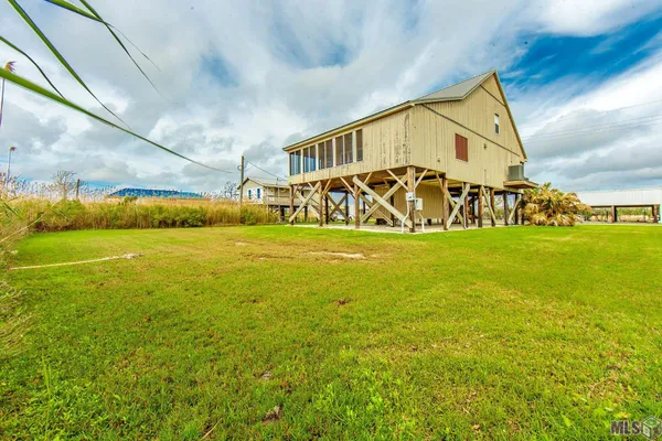 $439,000 | 3365 Bayou Dularge Road, Theriot, LA 70397