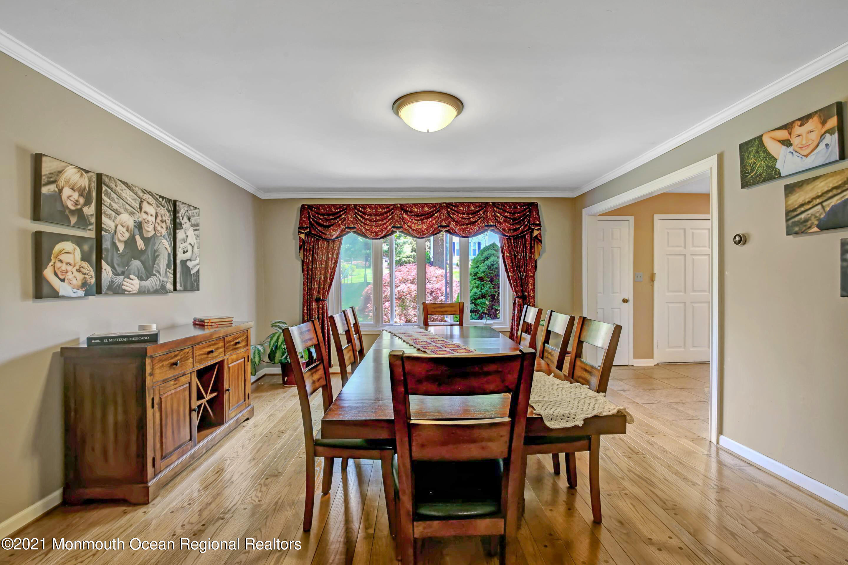 208 Nottingham Road Morganville, NJ 07751 - Photo 5 of 29 C1EE6CA5-6EF7-4FEB-B3BE-249AB80BF02E