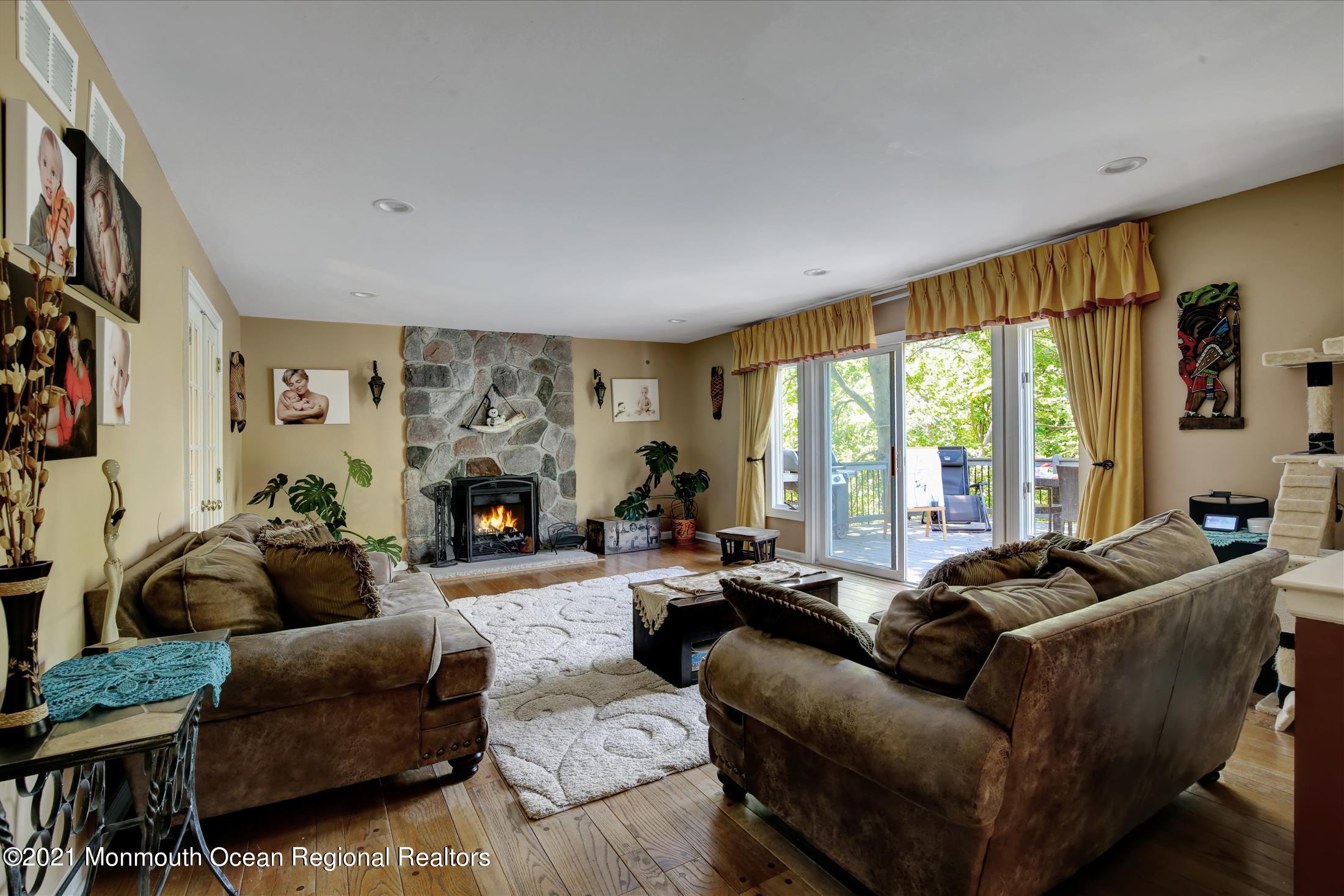 208 Nottingham Road Morganville, NJ 07751 - Photo 8 of 29 N2