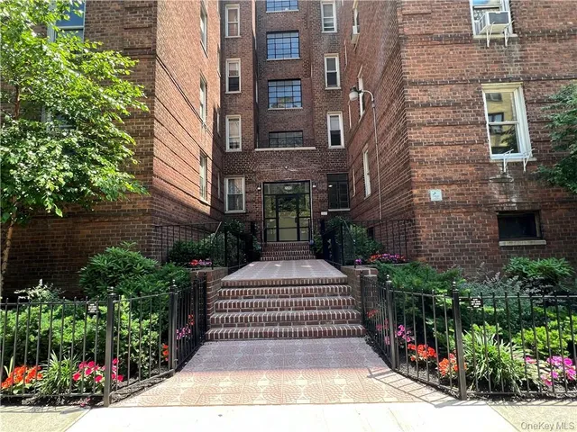a view of a brick building with plants