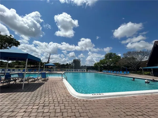 $1,590 | 3690 Inverrary Drive, Unit 3S, Lauderhill, FL 33319