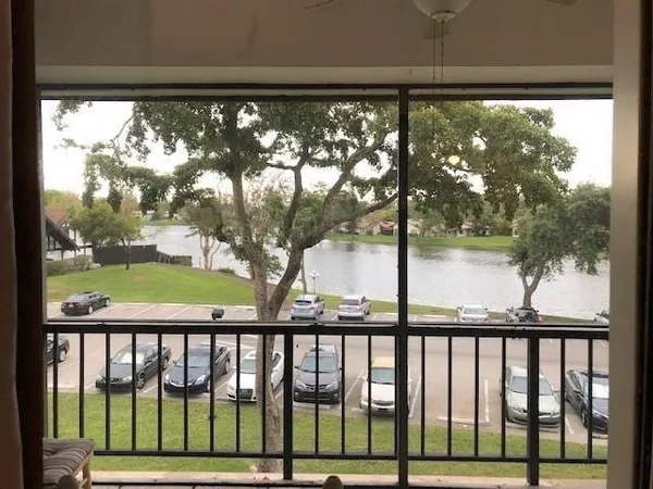 $1,590 | 3690 Inverrary Drive, Unit 3S, Lauderhill, FL 33319