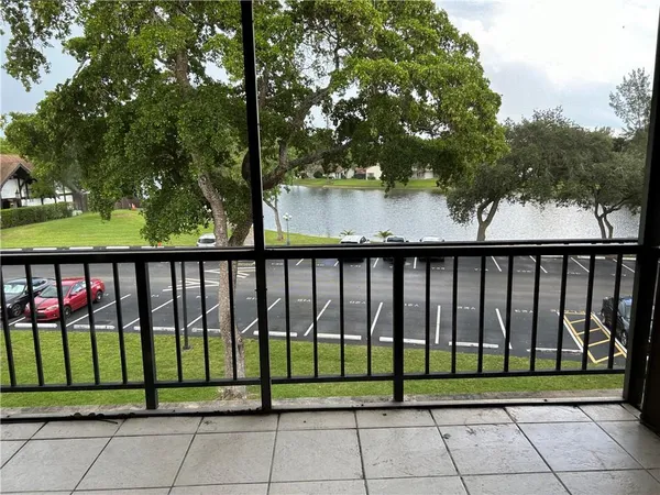 $1,590 | 3690 Inverrary Drive, Unit 3S, Lauderhill, FL 33319
