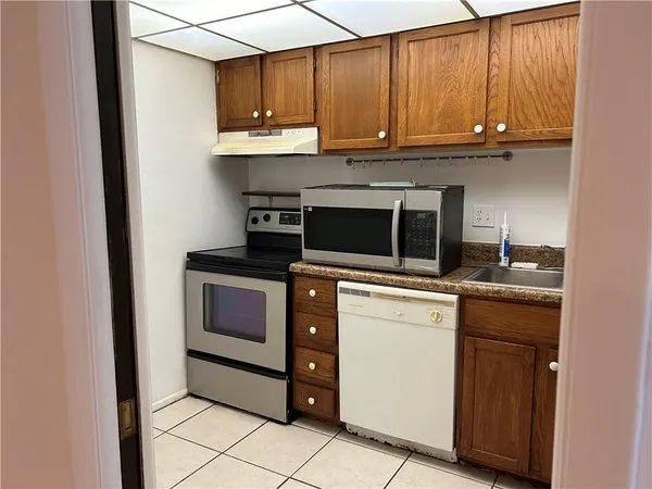 $1,590 | 3690 Inverrary Drive, Unit 3S, Lauderhill, FL 33319