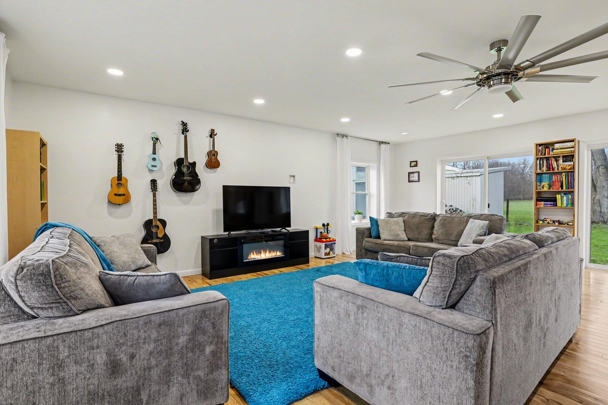 1771 Burton Road Niles, MI 49120 - Photo 4 of 54 1771_4_LivingRm_GreatRm