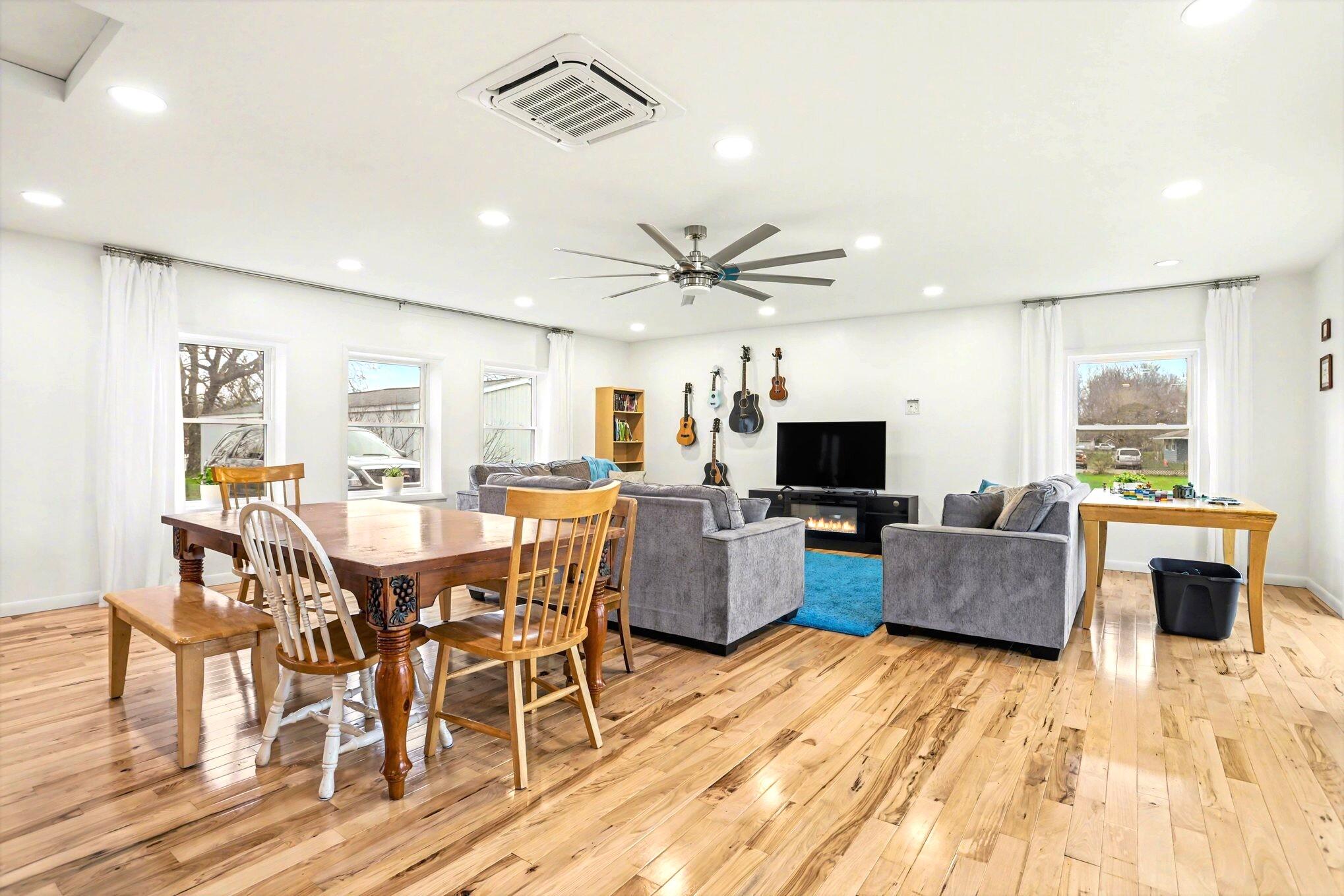 1771 Burton Road Niles, MI 49120 - Photo 6 of 54 1771_6_GreatRoom