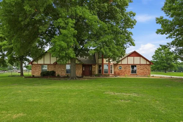 $750,000 | 11303 Southwind Place, Krum, TX 76249