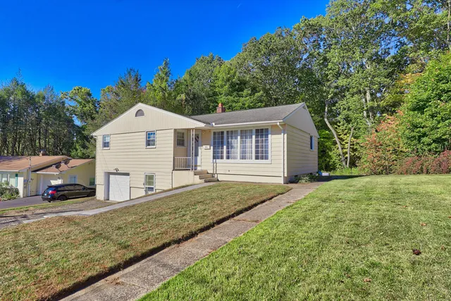 a view of a house with a yard