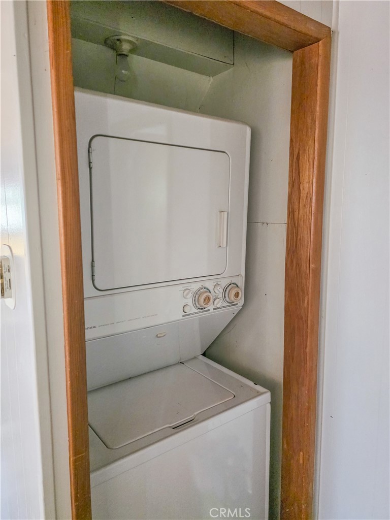 52745 Sylvan Way Idyllwild, CA 92549 - Photo 24 of 31 a utility room with dryer and washer
