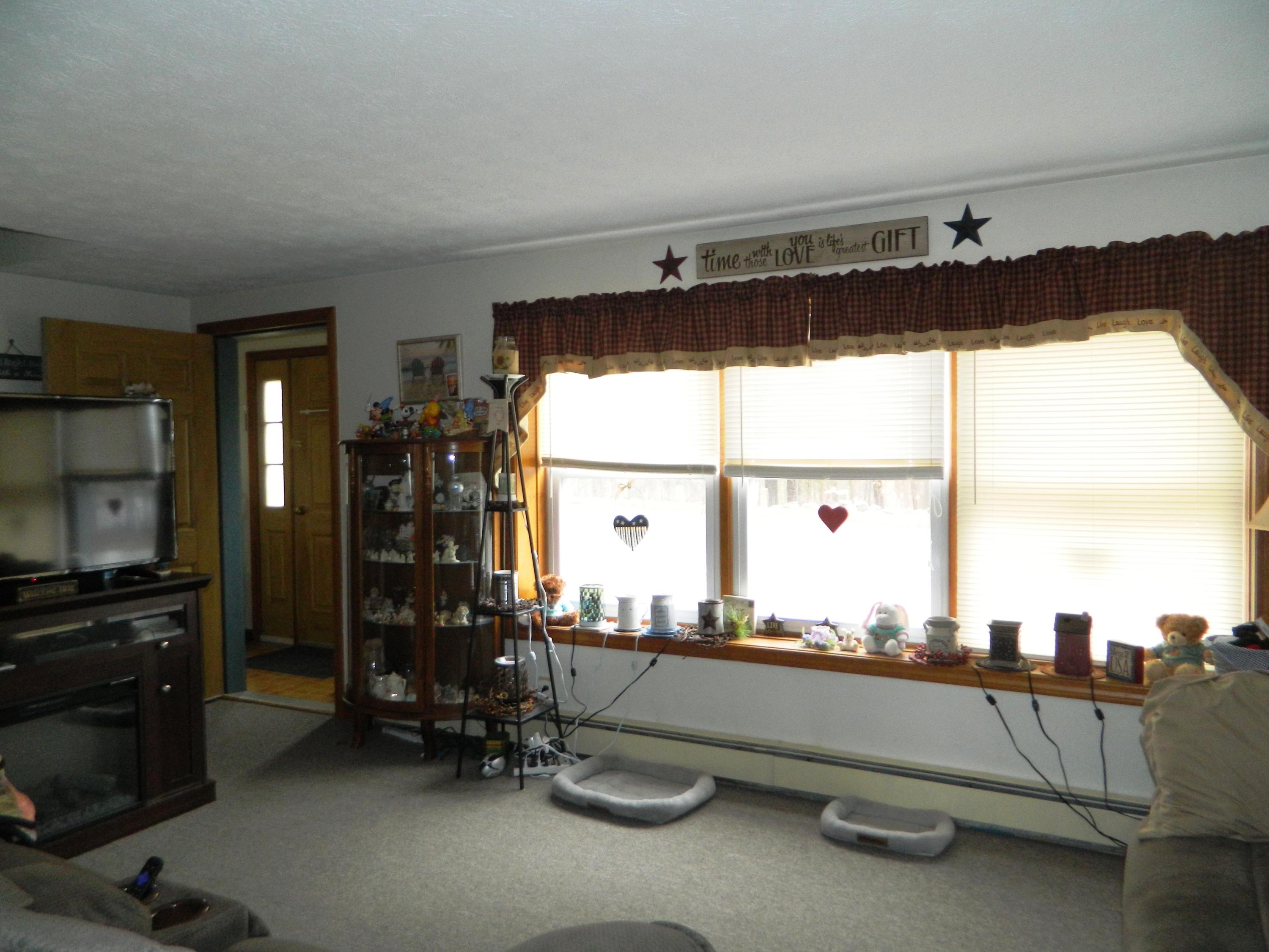 387 Main Street Springvale, ME 04083 - Photo 14 of 17 Unit A Living Room III - 387 Main Street